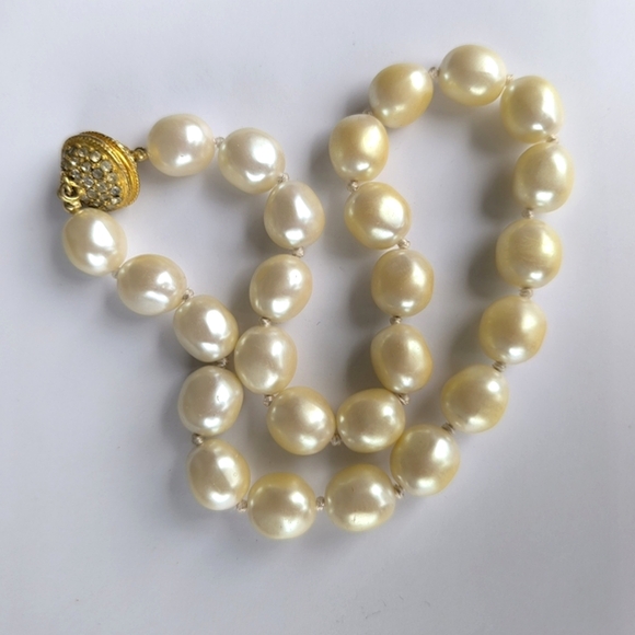 Classic Large Cream Pearl Choker Necklace - Picture 7 of 13